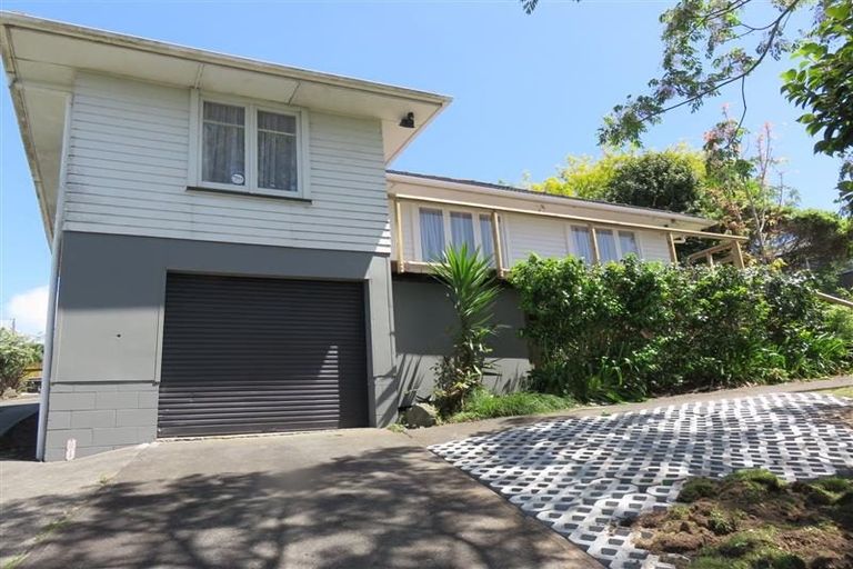Photo of property in 17 Oreil Avenue, West Harbour, Auckland, 0618