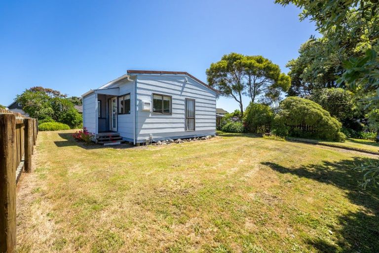 Photo of property in 20 Norfolk Crescent, Otaki Beach, Otaki, 5512