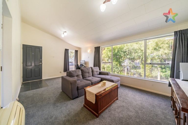 Photo of property in 10 Crawford Grove, Naenae, Lower Hutt, 5011