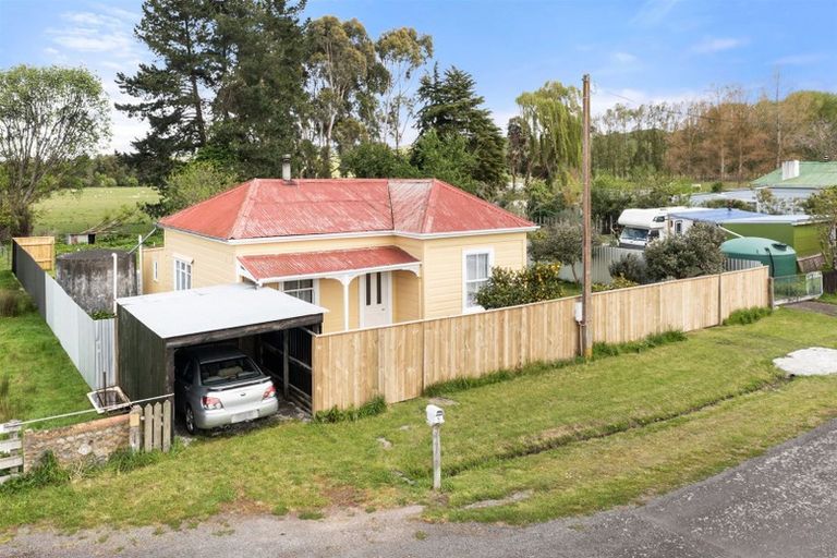 Photo of property in 5 Alexander Street, Ohingaiti, Hunterville, 4785