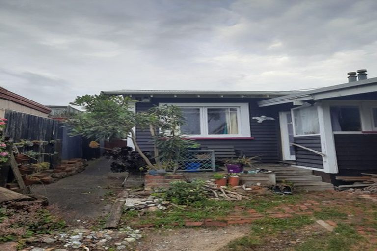 Photo of property in 40 Karaka Street, Castlecliff, Whanganui, 4501