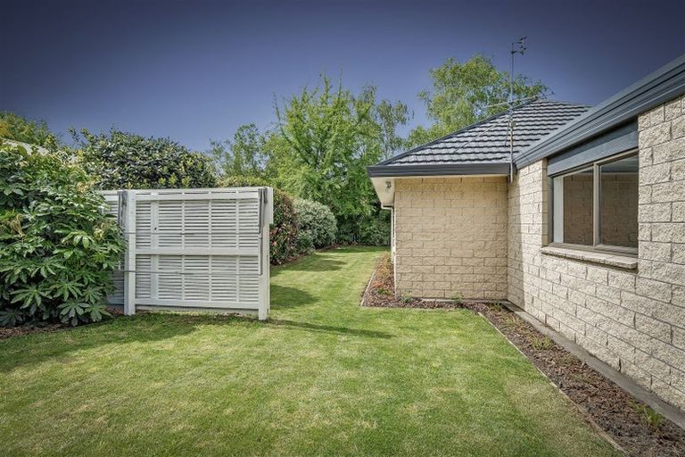 Photo of property in 15 Tyndale Place, Ilam, Christchurch, 8041