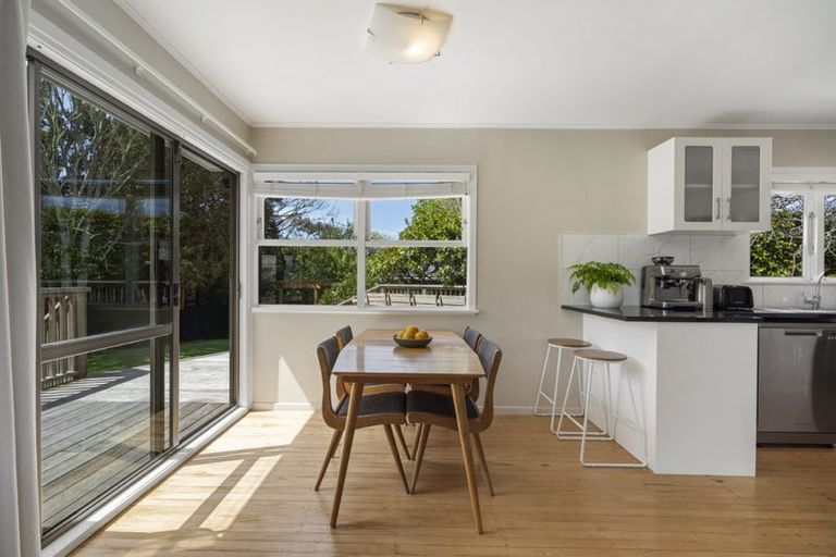 Photo of property in 27 Lynden Avenue, Hillcrest, Auckland, 0627