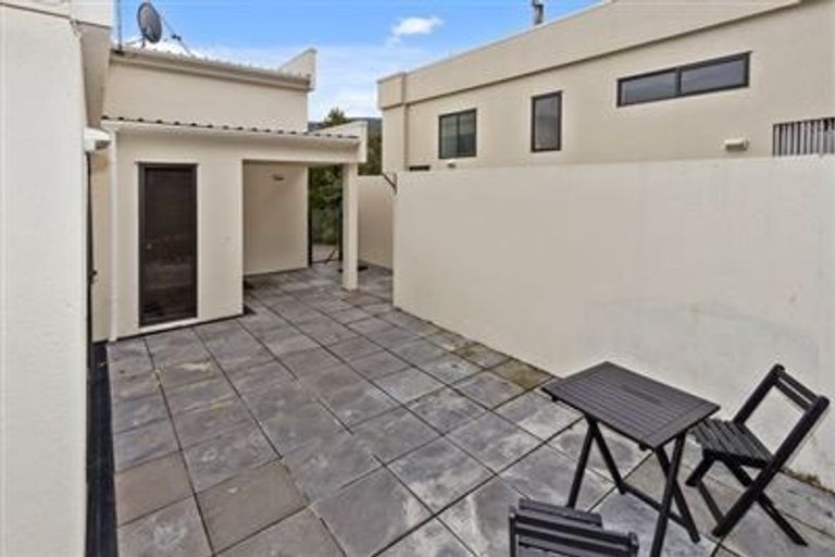 Photo of property in 2/14 Duncan Street, Tawa, Wellington, 5028