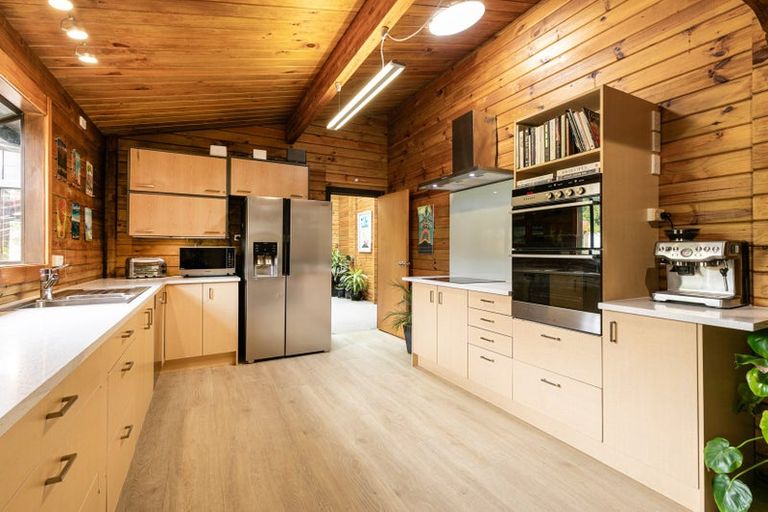 Photo of property in 19-21 Mountain Road, Henderson Valley, Auckland, 0612