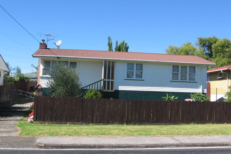 Photo of property in 11 Cobham Crescent, Kelston, Auckland, 0602