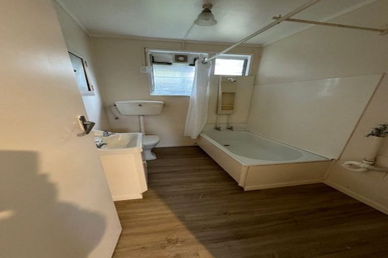 Photo of property in 11a Captain Scott Road, Glen Eden, Auckland, 0602