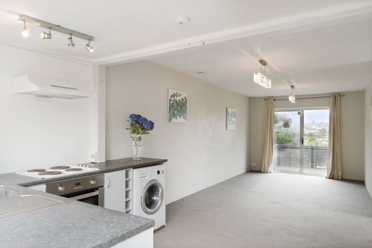 Photo of property in 9 Rangeview Road, Sunnyvale, Auckland, 0612