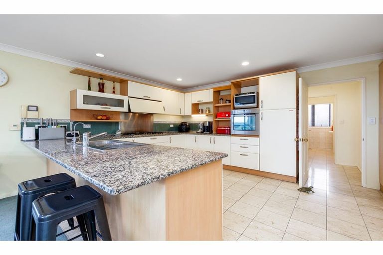 Photo of property in 16 San Lorenzo Rise, Henderson, Auckland, 0612