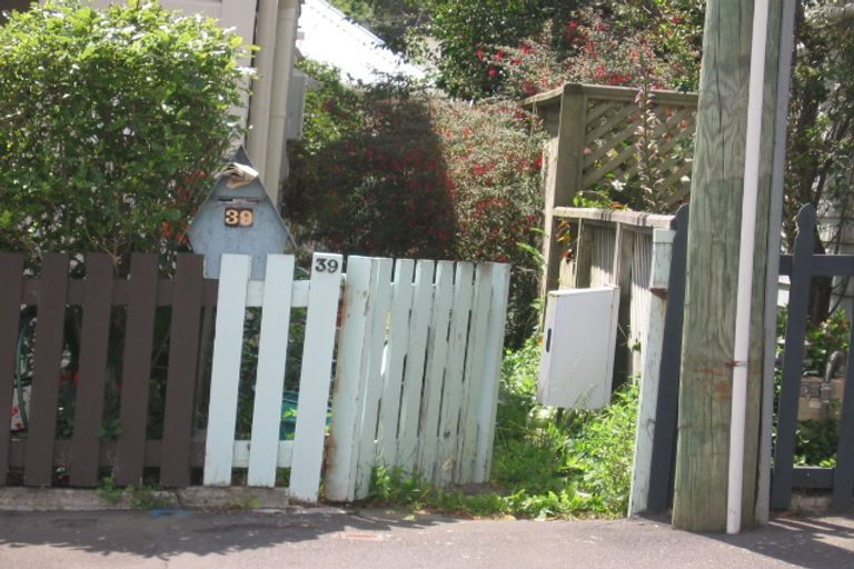 Photo of property in 39 Queen Street, Mount Victoria, Wellington, 6011