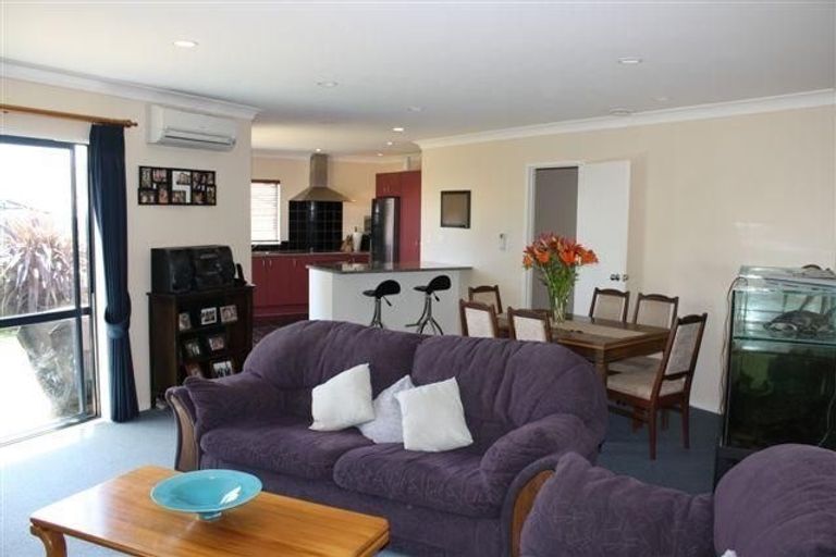 Photo of property in 21 Greig Place, Pukekohe, 2120