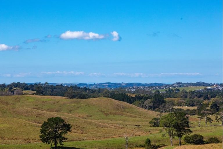 Photo of property in 186 Gervin Road, Wainui, Silverdale, 0992