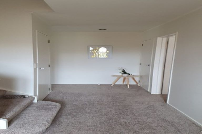 Photo of property in 17 Ferntree Terrace, West Harbour, Auckland, 0618