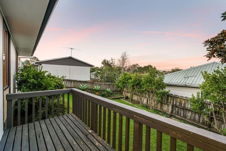 Photo of property in 2/11 Cyril Crescent, West Harbour, Auckland, 0618