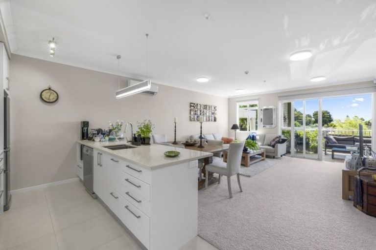 Photo of property in 6 Rewa Rewa Lane, Orewa, 0931