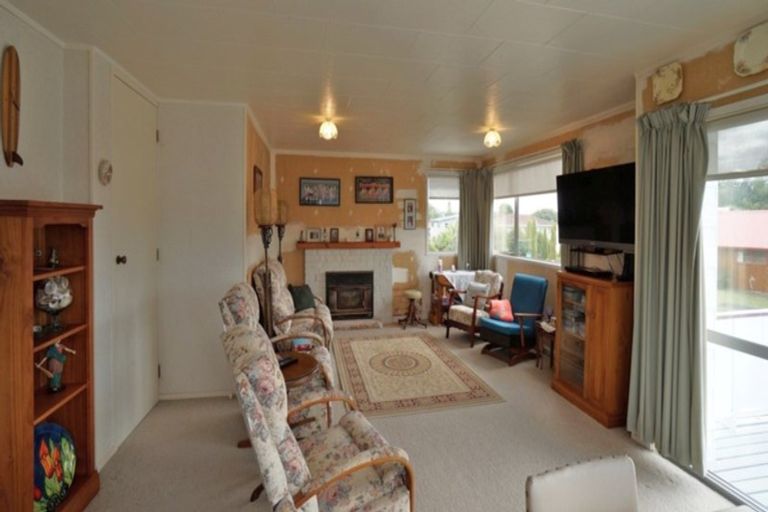 Photo of property in 12 Manaia View Road, One Tree Point, 0118