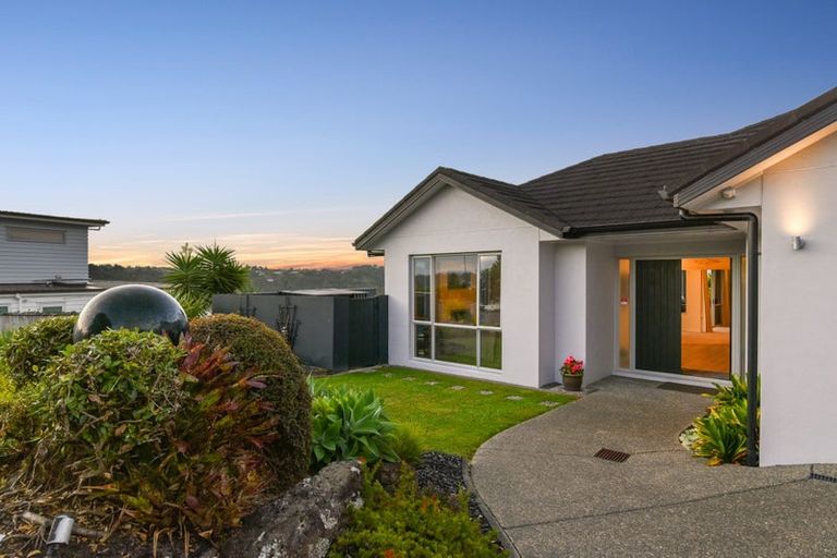 Photo of property in 160 Kittiwake Drive, Schnapper Rock, Auckland, 0632