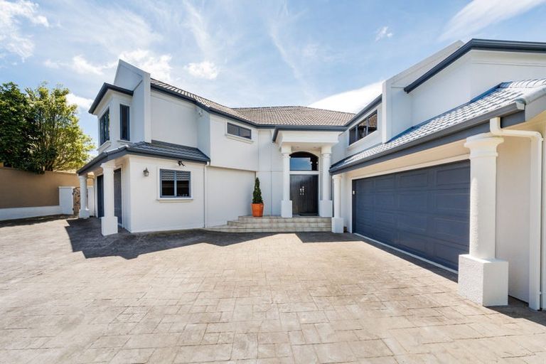 Photo of property in 33 Ruapehu Drive, Fitzherbert, Palmerston North, 4410