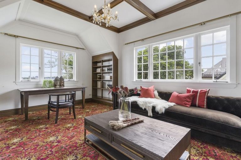 Photo of property in 1 Norwood Road, Bayswater, Auckland, 0622