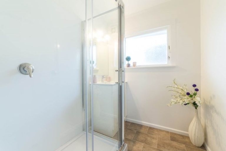 Photo of property in 2/15 Selwyn Crescent, Forrest Hill, Auckland, 0620