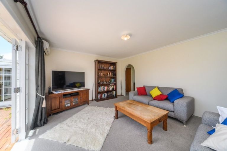Photo of property in 3 Bristol Crescent, Roslyn, Palmerston North, 4414