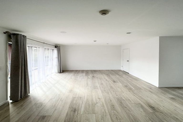 Photo of property in 21/3 The Avenue, Albany, Auckland, 0632