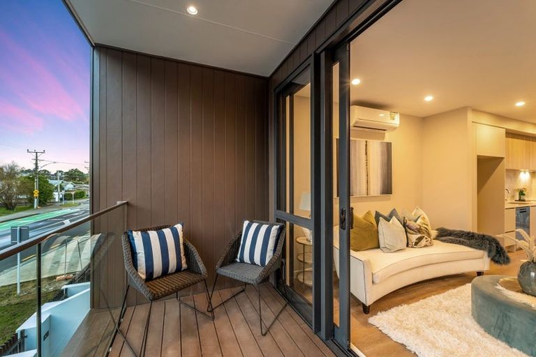 Photo of property in 8/218 Lake Road, Northcote, Auckland, 0627