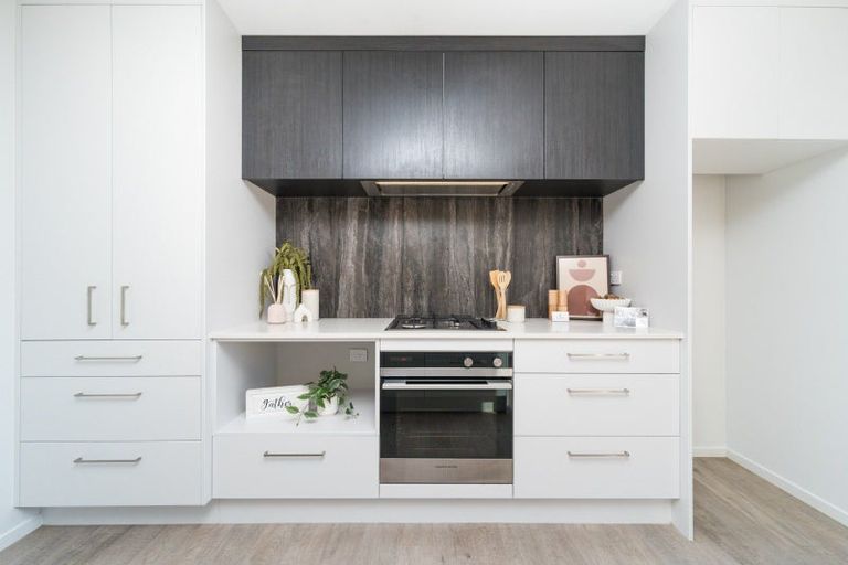 Photo of property in 2 Seddon Street, Takaro, Palmerston North, 4412