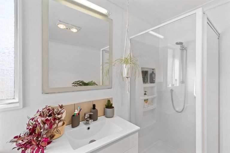 Photo of property in 28 Newton Place, Westbrook, Palmerston North, 4412