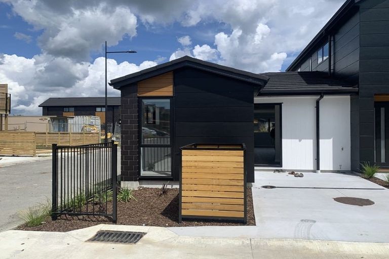 Photo of property in 2 Whakato Avenue, Kumeu, 0810