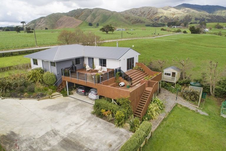 Photo of property in 88 Tokomaru Road East, Tokomaru, Palmerston North, 4474