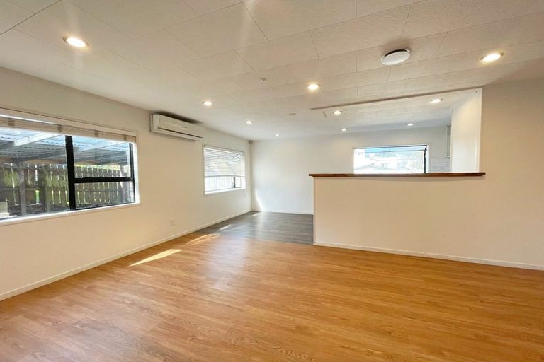 Photo of property in 1/294 West Coast Road, Glen Eden, Auckland, 0602