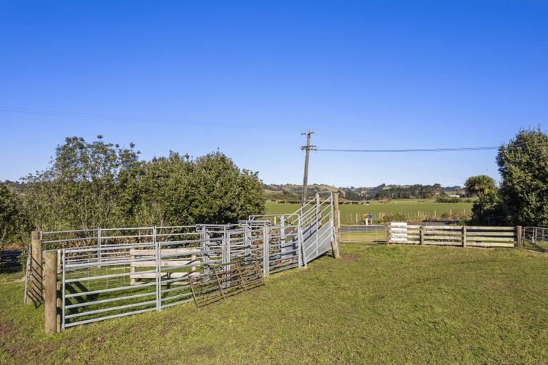 Photo of property in 43 Carrs Road, Urenui, 4377