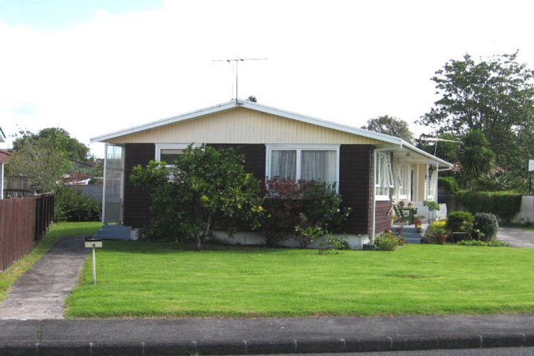 Photo of property in 1/4 Kaumatua Place, Te Atatu Peninsula, Auckland, 0610