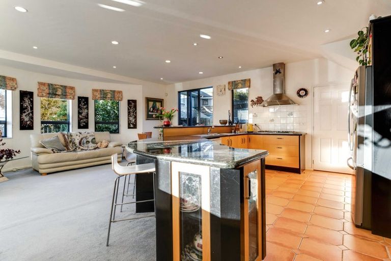 Photo of property in 18 Ribbonwood Crescent, Goodwood Heights, Auckland, 2105