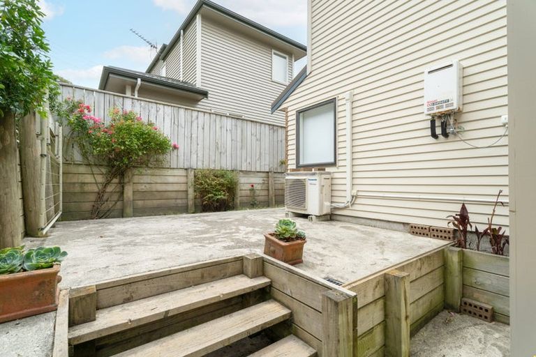 Photo of property in 6 Erlestoke Crescent, Churton Park, Wellington, 6037