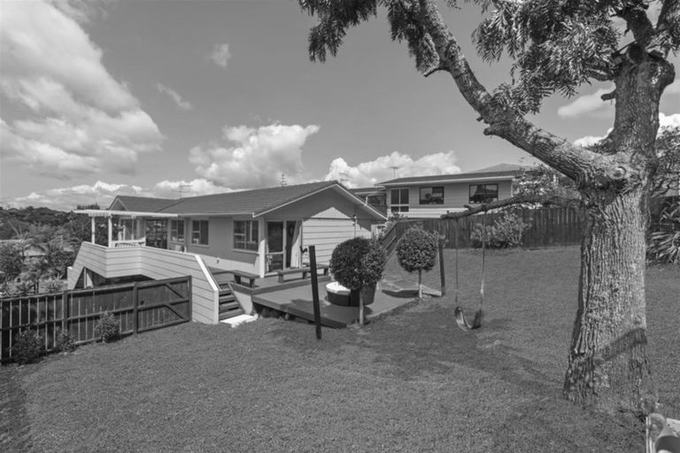Photo of property in 52 Ravenwood Drive, Forrest Hill, Auckland, 0620
