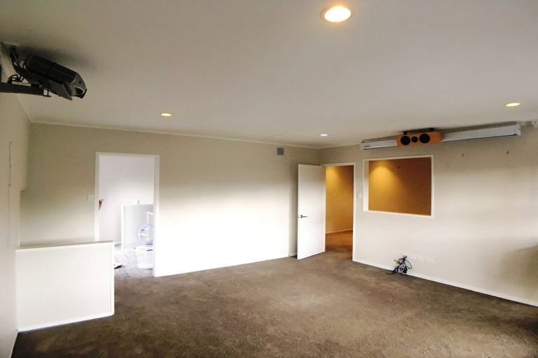 Photo of property in 24 Lexington Drive, Botany Downs, Auckland, 2010