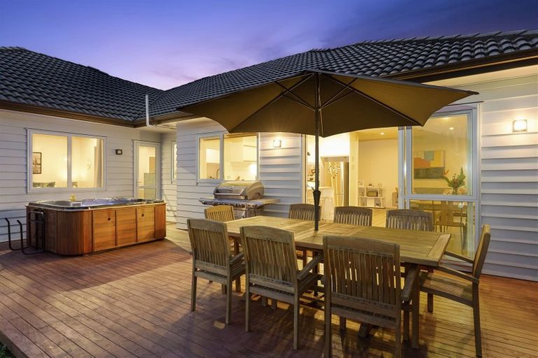 Photo of property in 12 Kahika Grove, Huapai, Kumeu, 0810