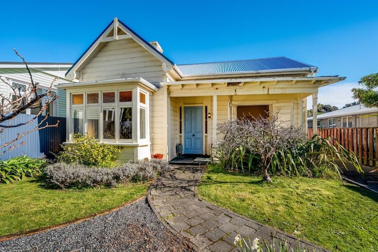 Photo of property in 240 Muritai Road, Eastbourne, Lower Hutt, 5013