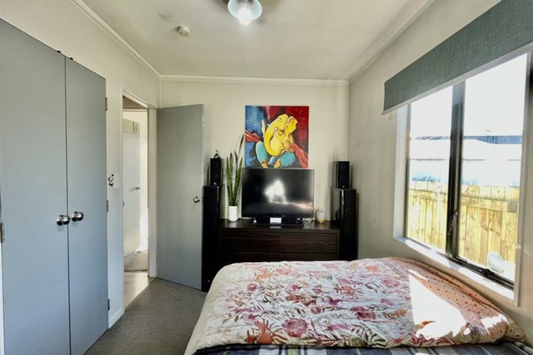 Photo of property in 387 West Coast Road, Glen Eden, Auckland, 0602