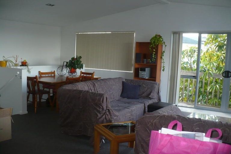 Photo of property in 1 Cron Avenue, Te Atatu South, Auckland, 0610