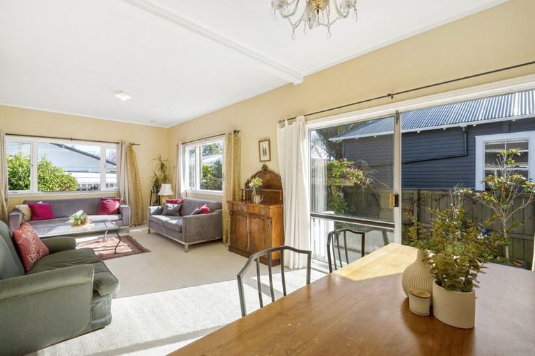 Photo of property in 1/18 Gladstone Road, Northcote, Auckland, 0627