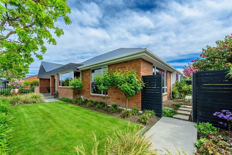 Photo of property in 32 Althorp Place, Avonhead, Christchurch, 8042