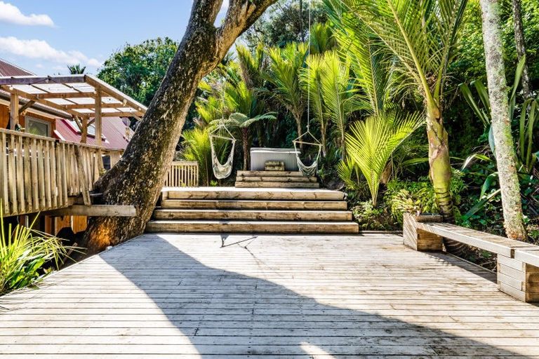 Photo of property in 96 Motutara Road, Muriwai, Waimauku, 0881