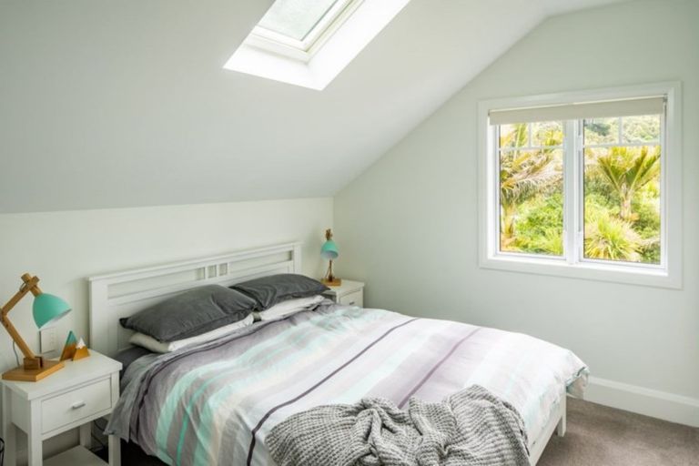 Photo of property in 15 Nikau Street, Eastbourne, Lower Hutt, 5013