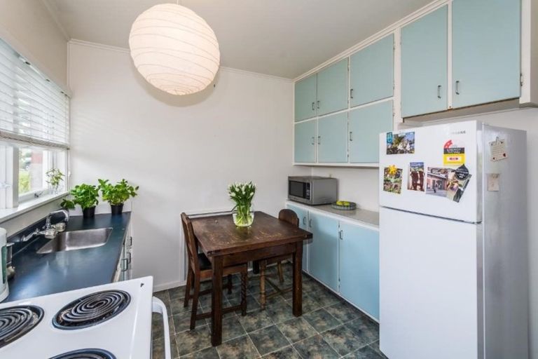 Photo of property in 2/14 Westwell Road, Belmont, Auckland, 0622