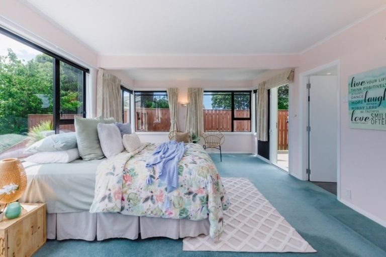 Photo of property in 8 Kohutuhutu Road, Raumati Beach, Paraparaumu, 5032