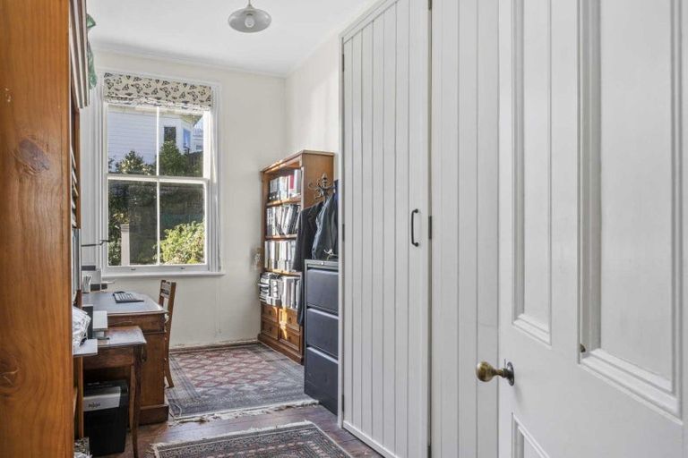 Photo of property in 55 Fairview Crescent, Kelburn, Wellington, 6012