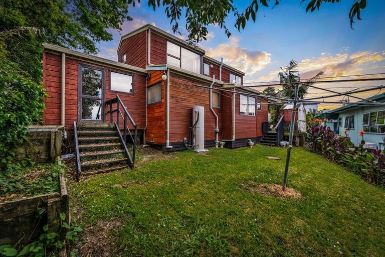 Photo of property in 1/86 Waimumu Road, Massey, Auckland, 0614